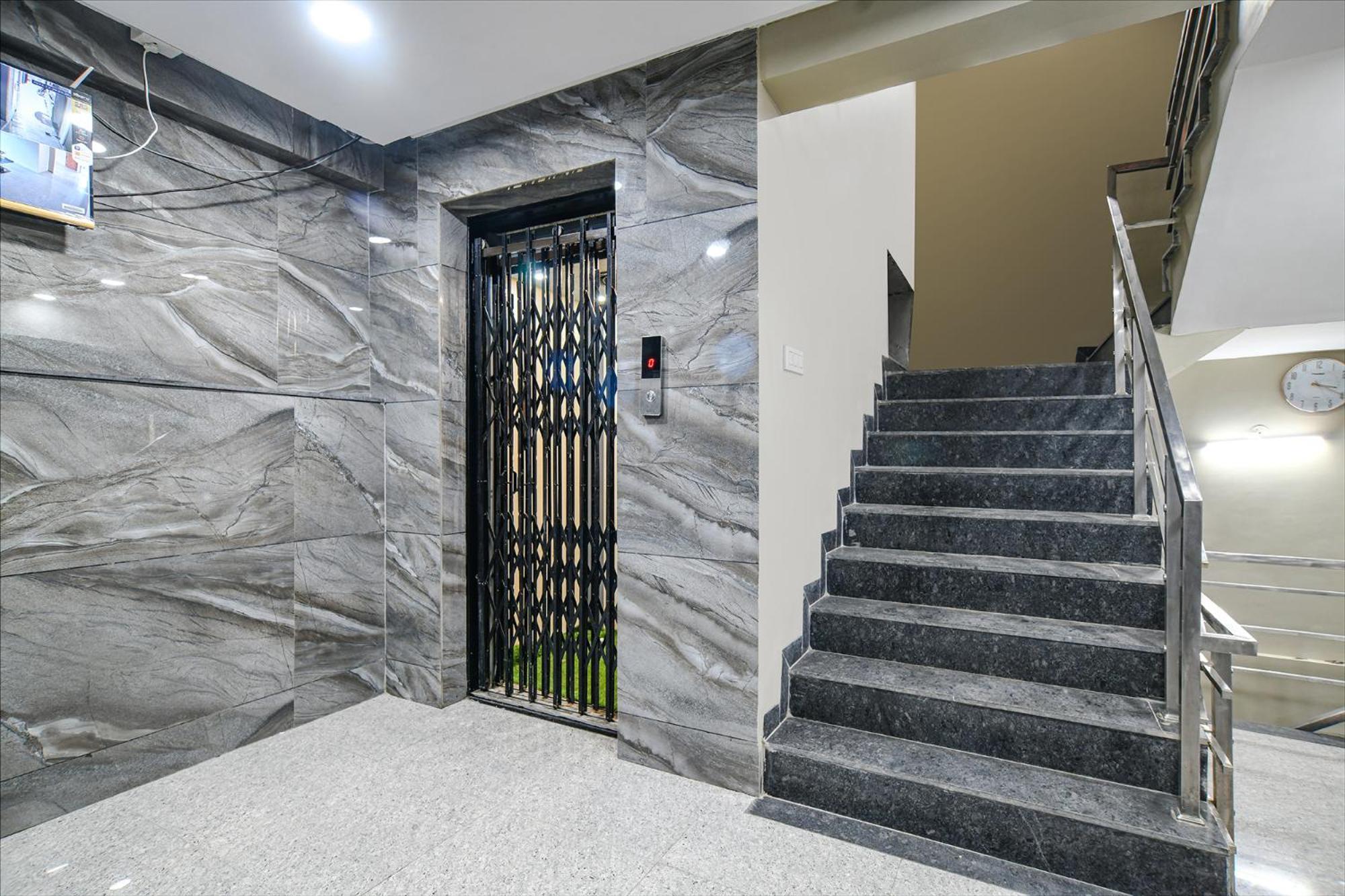 Fabhotel Classic Inn 印多尔 外观 照片