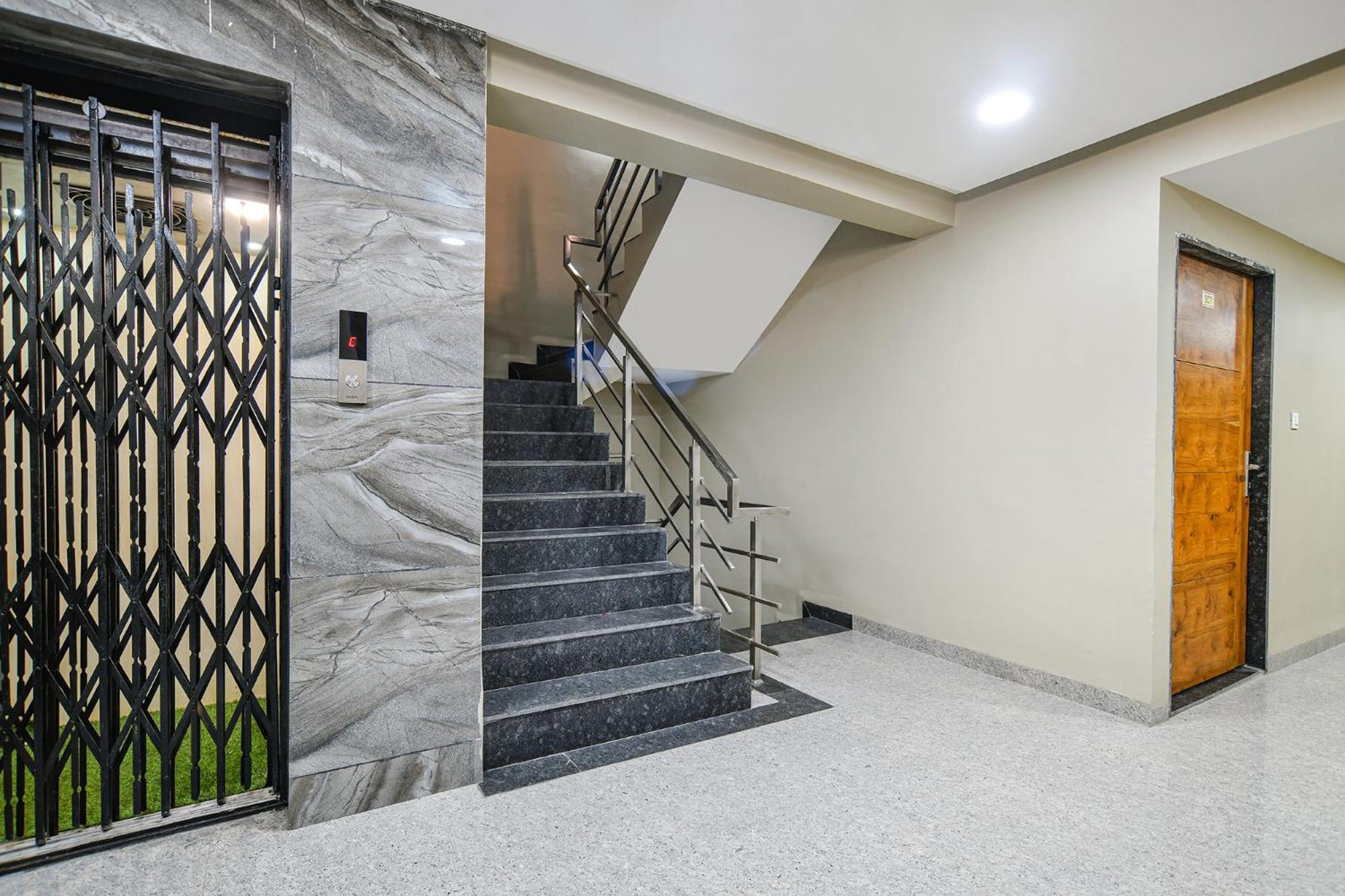 Fabhotel Classic Inn 印多尔 外观 照片
