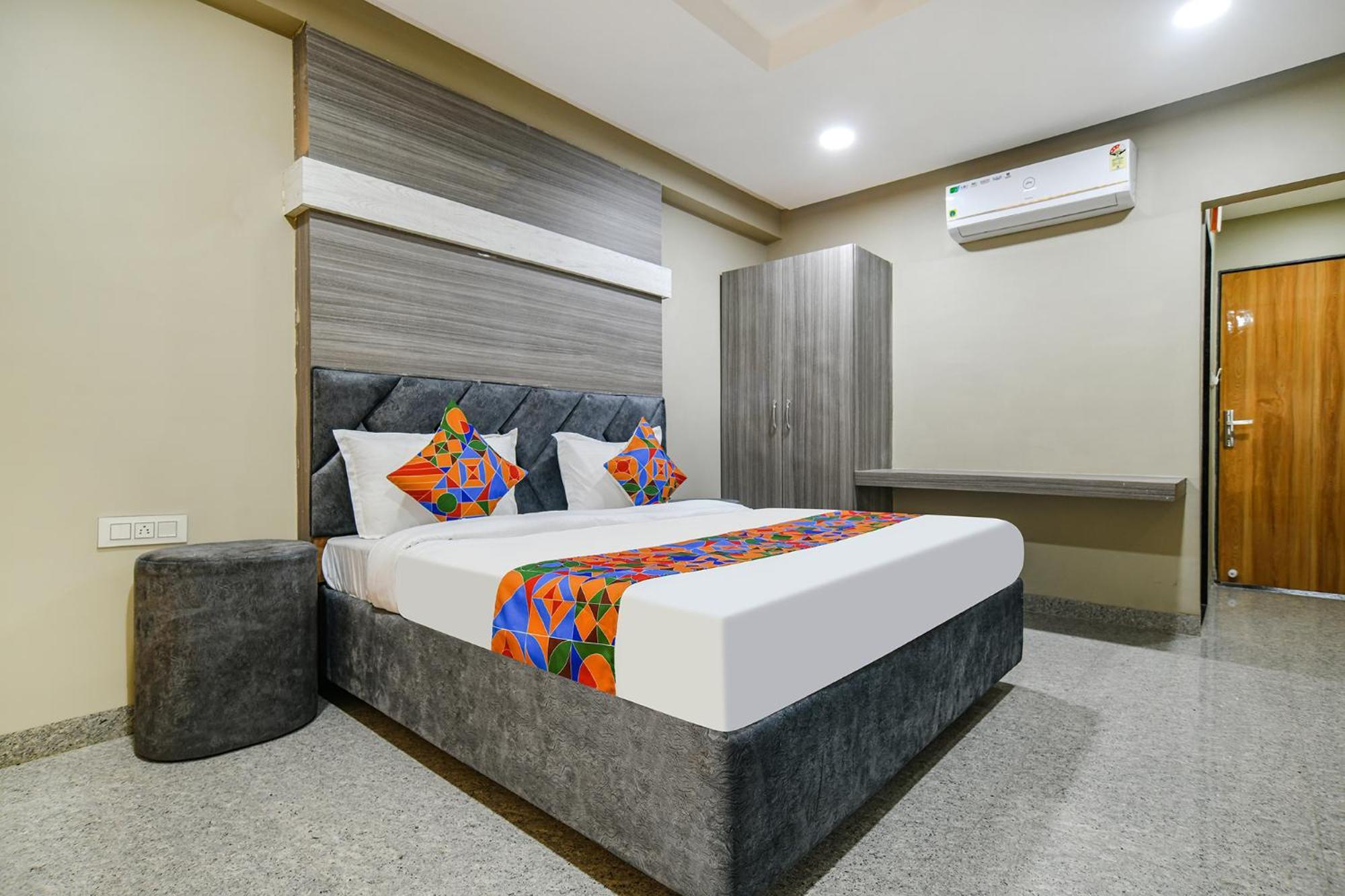 Fabhotel Classic Inn 印多尔 外观 照片