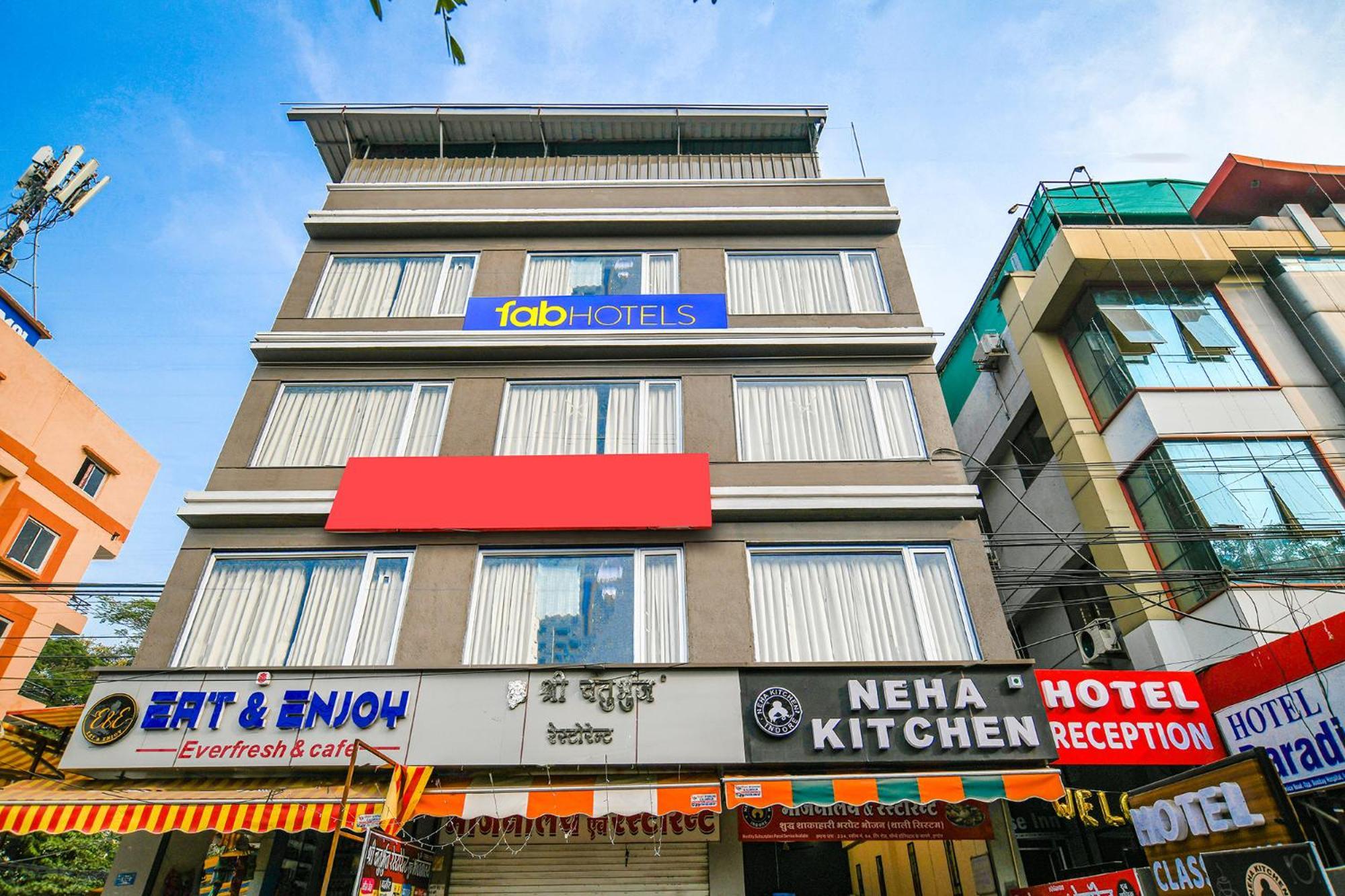 Fabhotel Classic Inn 印多尔 外观 照片